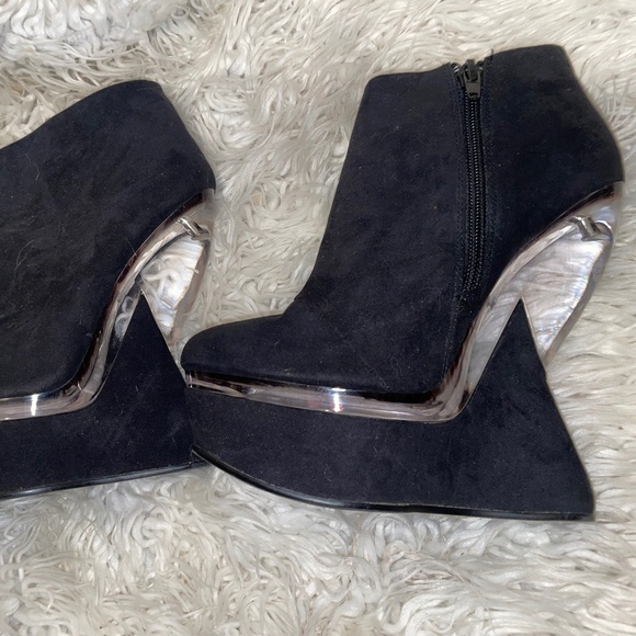Qupid Black Wedge Bootie Zip up Heel unique Women’s Size 6 - Picture 3 of 9